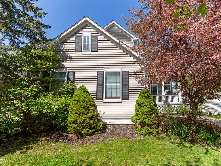1484 Chapleau Dr — Photo 1