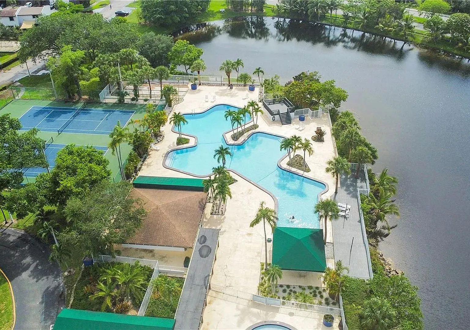 Beautiful 3 bed 2 bath townhome in Snapper Creek! — Photo 2