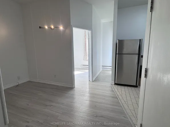 450 Spadina Ave Floor 3-2, Toronto, ON M5T 2G8