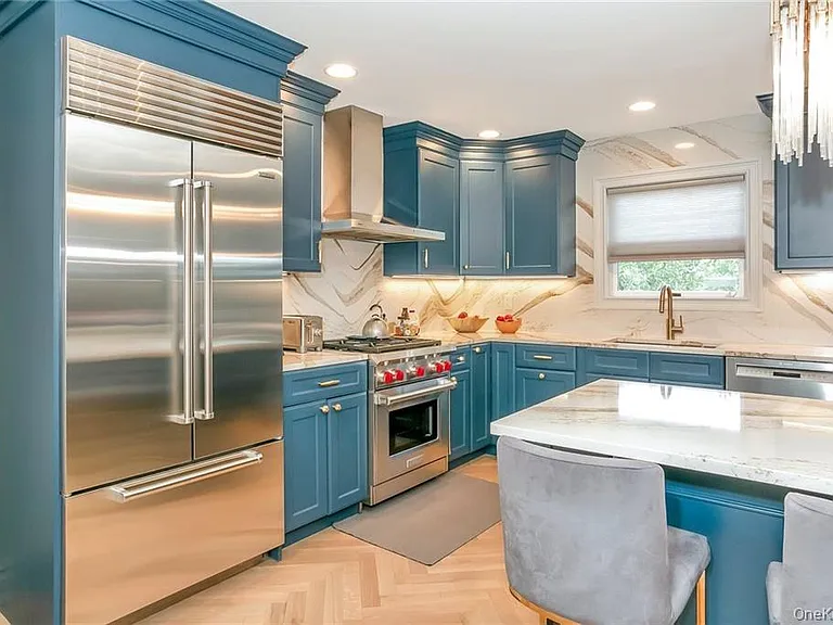 433 New Rochelle Rd — Photo 16