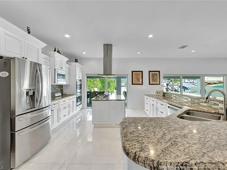 6448 Griffin Blvd — Photo 16