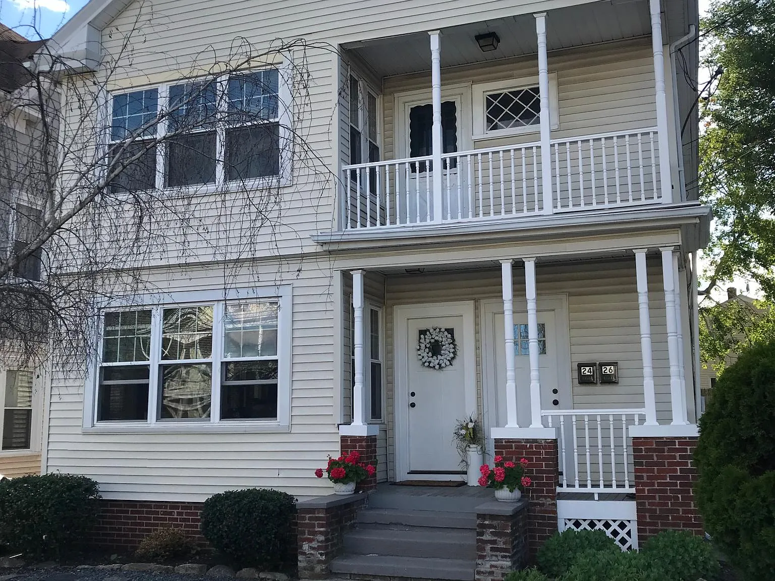 24 Radcliffe Ave — Photo 2