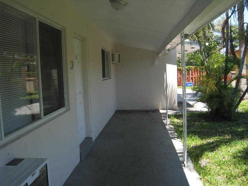 1st image of 1212 NE 5th Ave APT 2