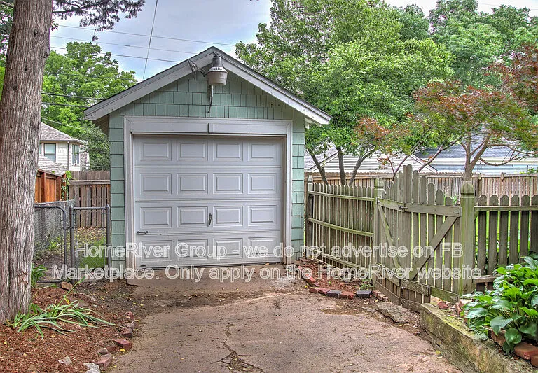 1531 E 20th St — Photo 8
