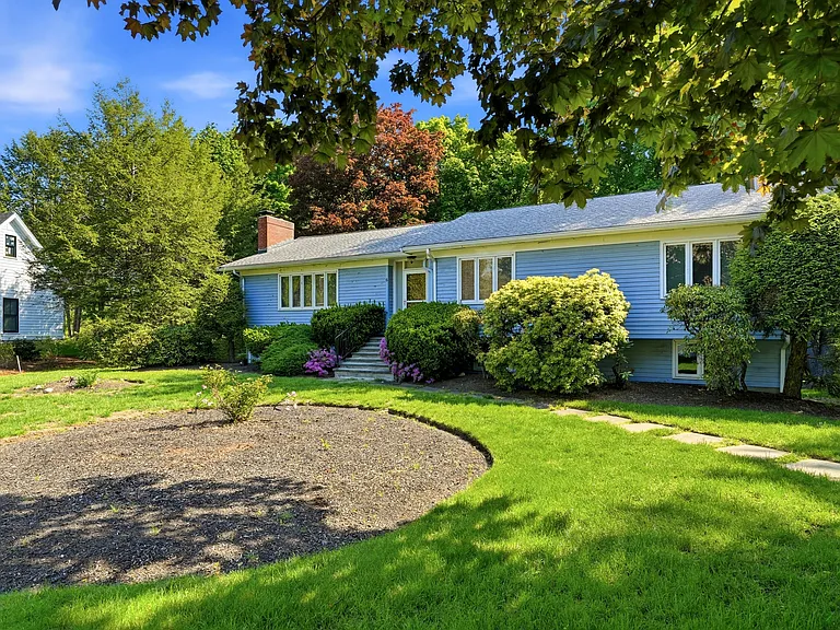 6 Saddle Club Rd — Photo 3
