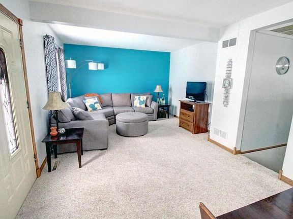 3rd image of 3214 Nixon Ave