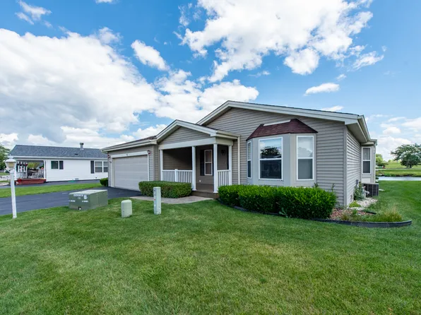 5 Surrey Ct, Grayslake, IL 60030