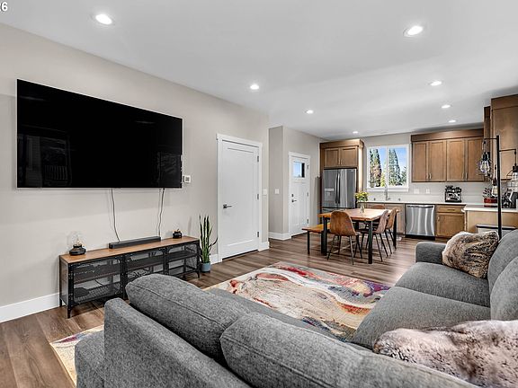 5th image of 3611 NE Minnehaha St