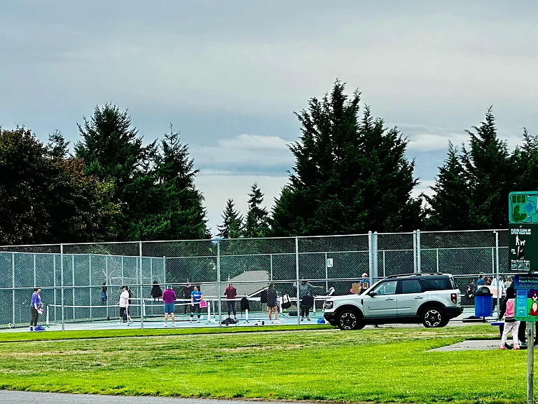 Lots of courts nearby