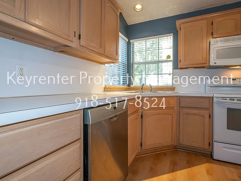 9638 S 90th East Ave — Photo 13