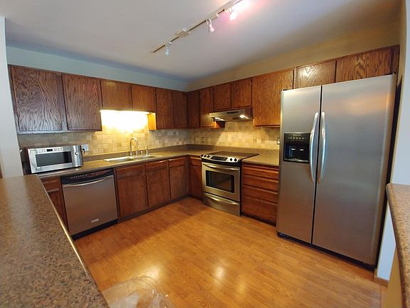 Gas Range, Microwave, Dishwasher, In Door Water and Ice Maker