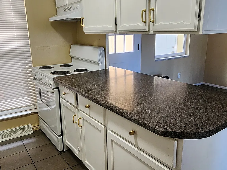 188 Paris Cir — Photo 5