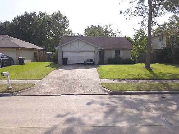 3rd image of 15807 Rosebriar Dr