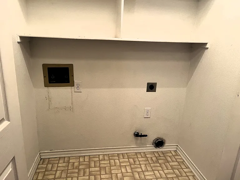 312 Moss Hill Rd — Photo 14