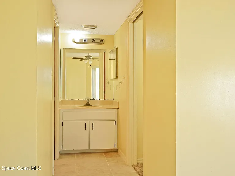 220 S 5th St #205 — Photo 17