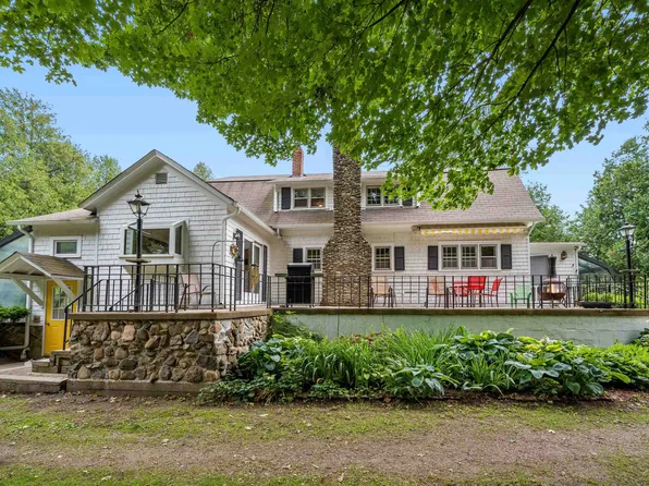 83 Adams School Road, Grand Isle, VT 05458