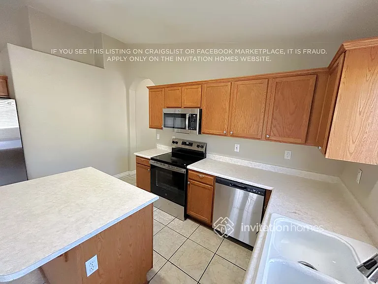 1530 W Saint Anne Ave — Photo 6