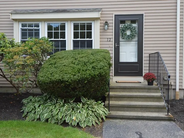 12 Pine Vw, Millis, MA 02054