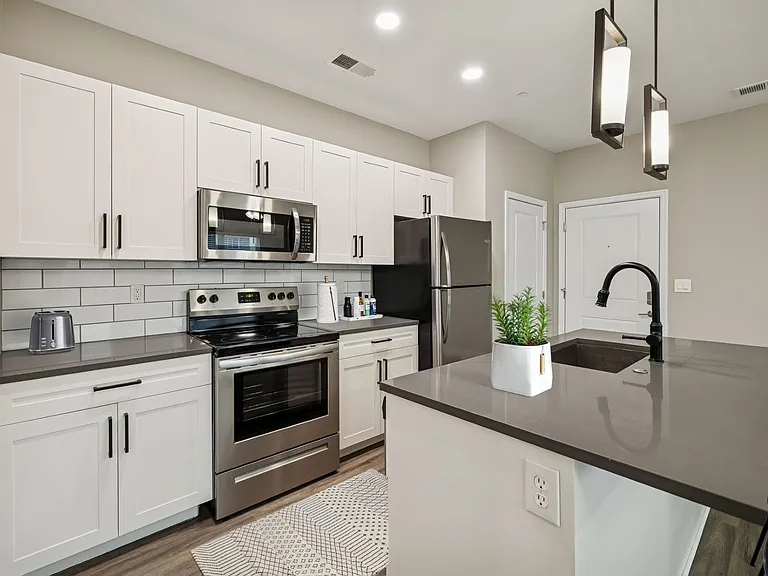 Repose - 1 Bed / 1 Bath - 750 Sq.Ft.