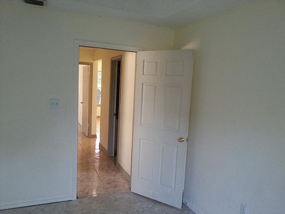 4th image of 415 W 13th St