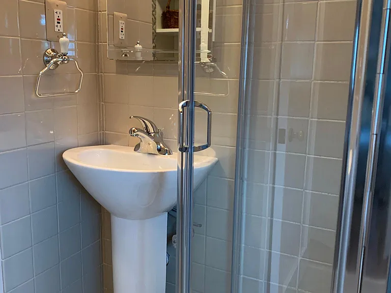 7 Kerr Ave #2 — Photo 23