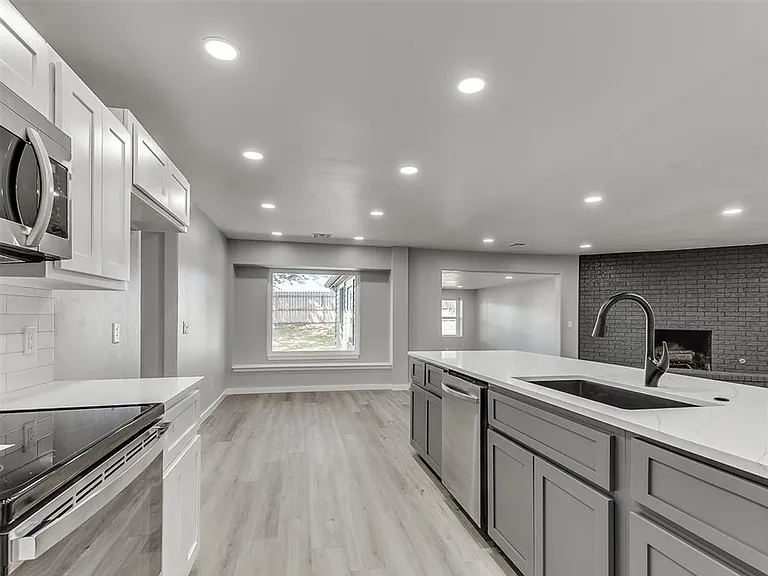 6917 Woodridge Ave — Photo 17