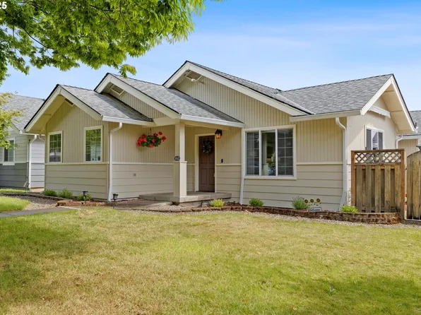 1012 E Foothills Dr, Newberg, OR 97132