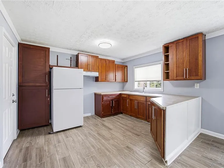 421 E Crogan St — Photo 5