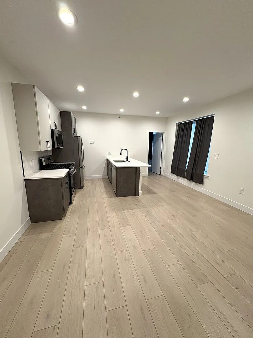Modern and Sleek 611 S Fagley Street Apartments! — Photo 2