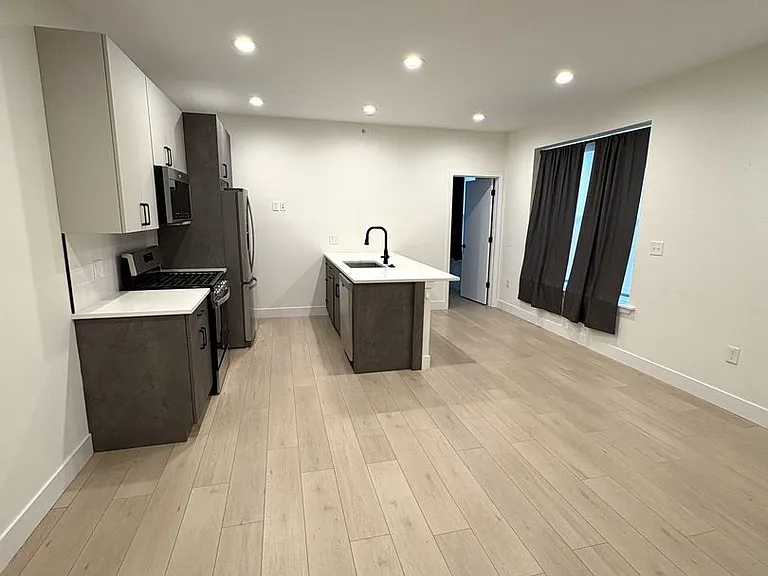 Modern and Sleek 611 S Fagley Street Apartments! — Photo 18