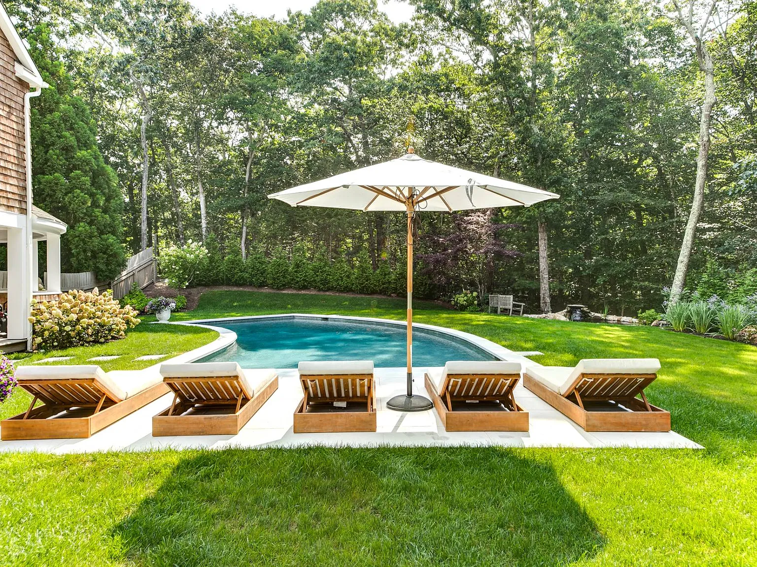 The Epitome of Luxury in Amagansett — Photo 2