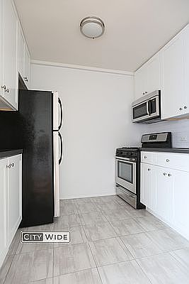 2nd image of 160 E 55th St APT 6C