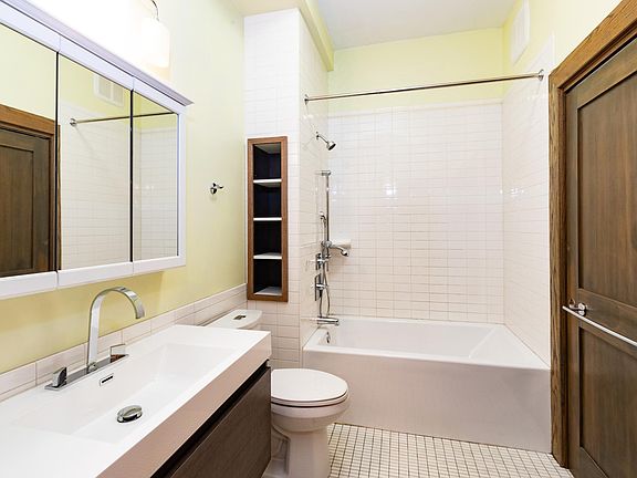 2nd image of 1554 Vine St APT 1