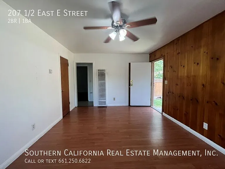 207 1/2 E East St — Photo 5