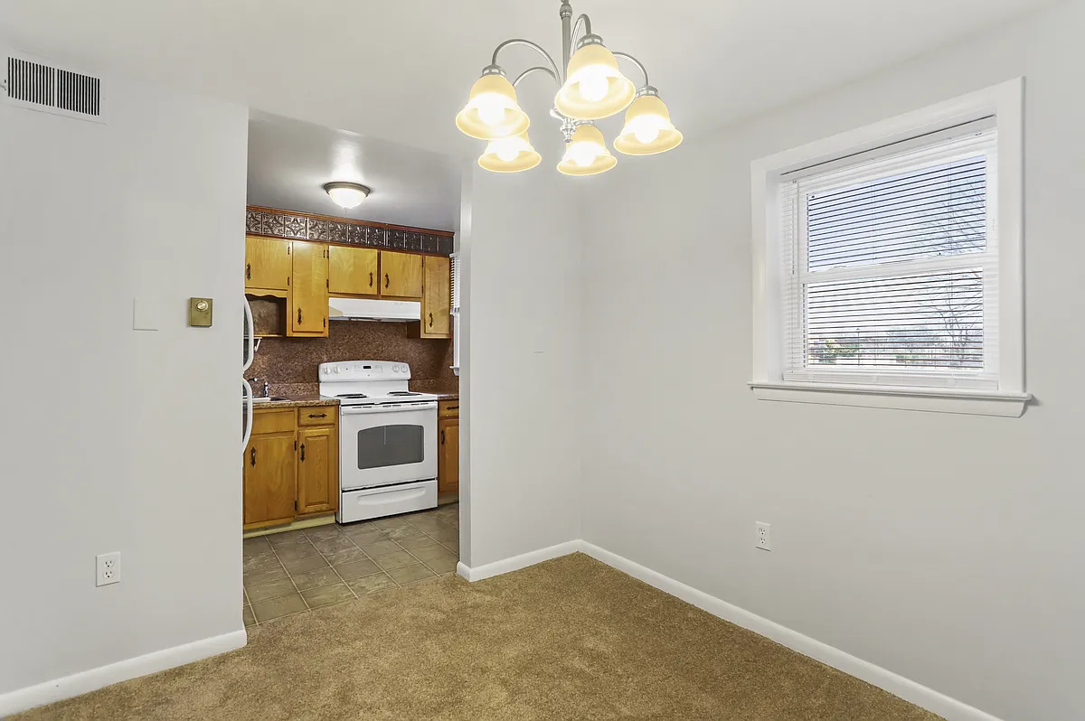 Building Photo - 1499 N East St #1