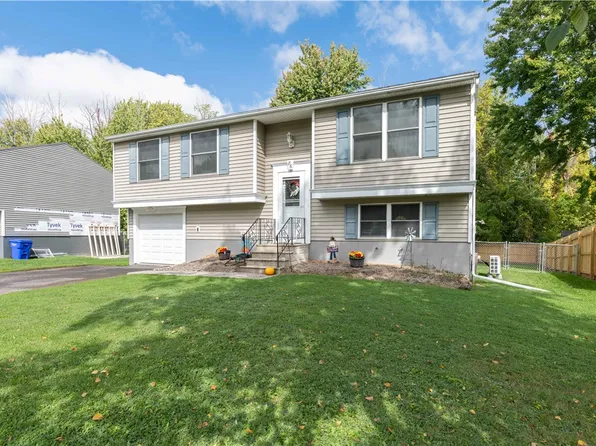 86 Close Hollow Dr, Hamlin, NY 14464