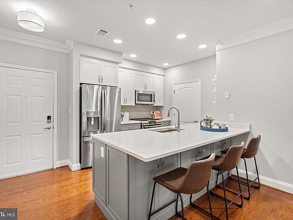 5th image of 1115 Cameron St Unit 109
