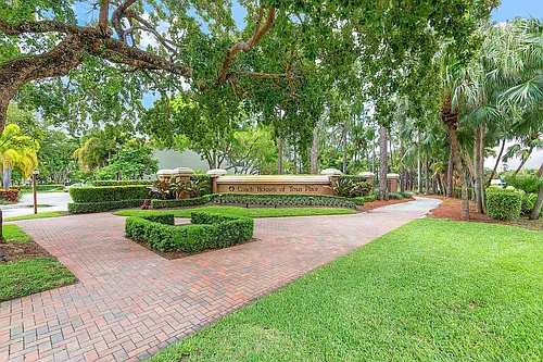 5520 Coach House Cir Photo 1