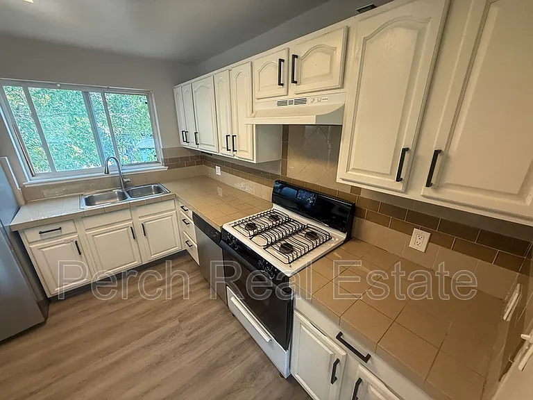 954 Winona Ct — Photo 5