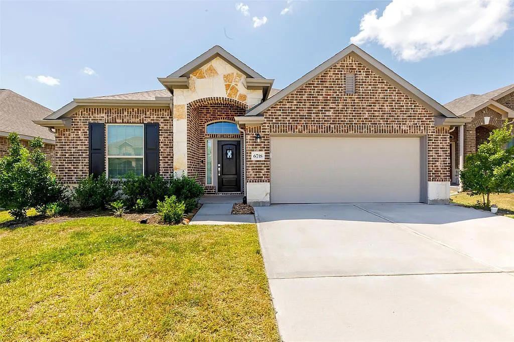 3 bed, 1826 sqft, $2,350 — Photo 1