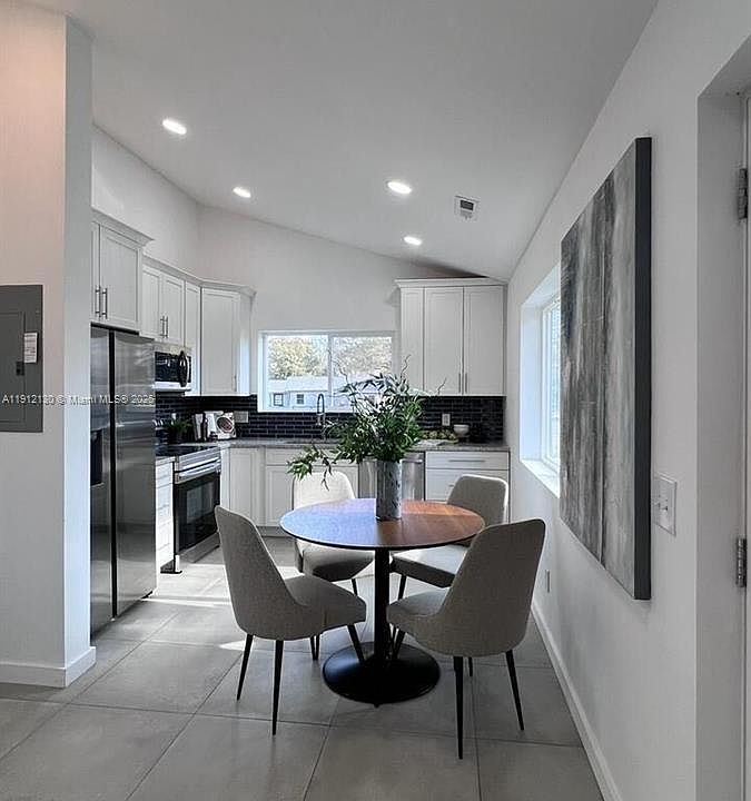 2nd image of 236 SW 6th Ave