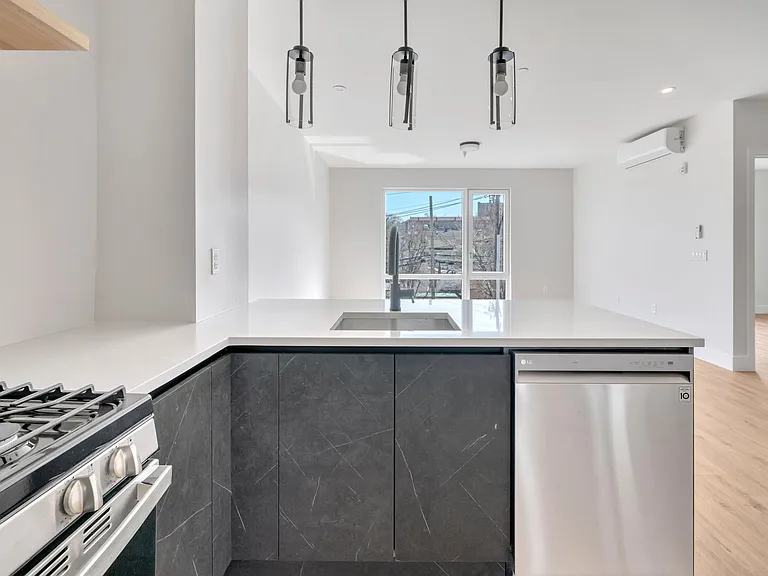 Gateway Haus — Photo 9