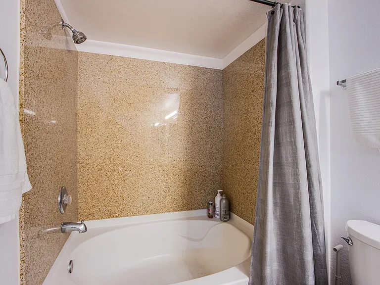 Badura Ave — Photo 14