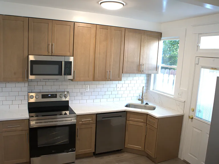 117 S Wickham Rd — Photo 31