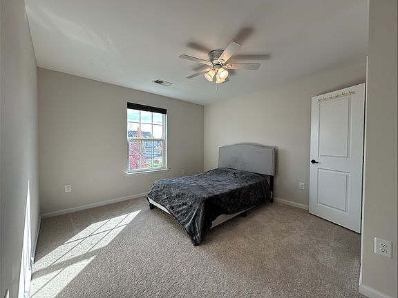 3rd image of 25067 Great Berkhamsted Dr