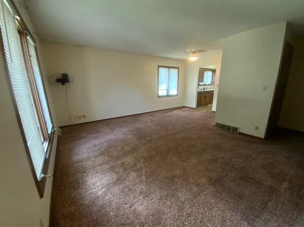 2133-2135 N Garden City Rd #2133, Fremont, NE 68025
