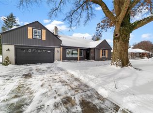 3350 Fairhill Dr, Rocky River, OH 44116