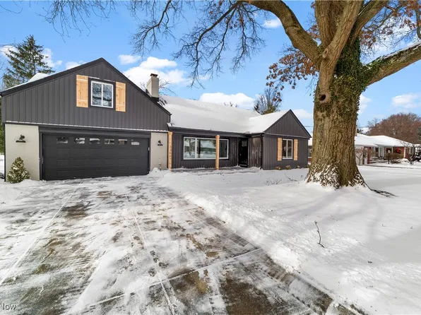 3350 Fairhill Dr, Rocky River, OH 44116