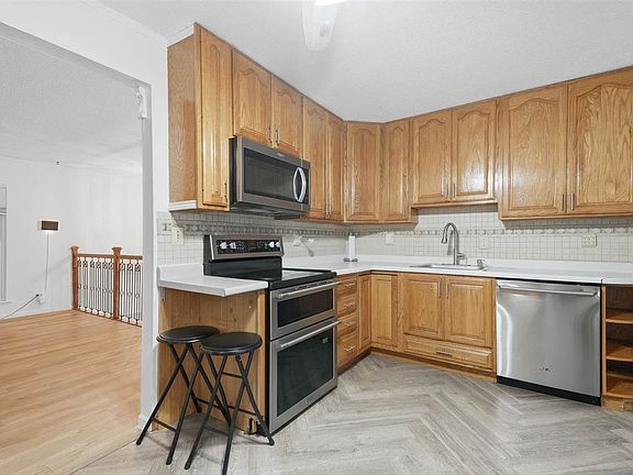5th image of 3027 Huxley Ln SW