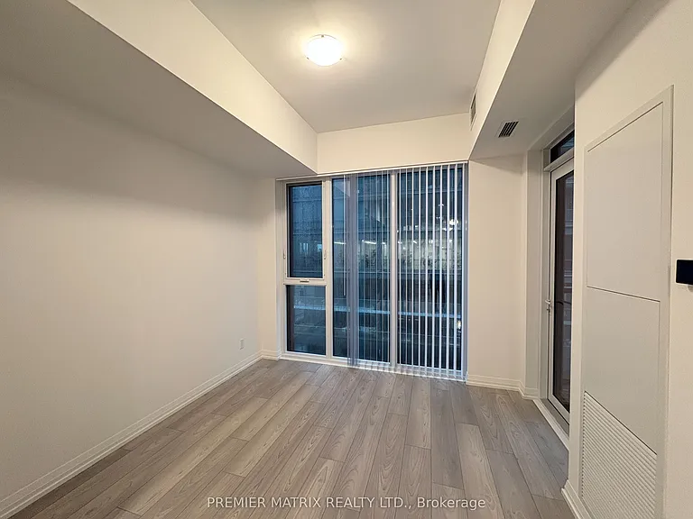 400 King St W #720 — Photo 16